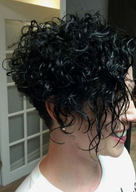 corte-de-cabelo-cacheado-curto-feminino-2021-93_9 Corte de cabelo cacheado curto feminino 2021