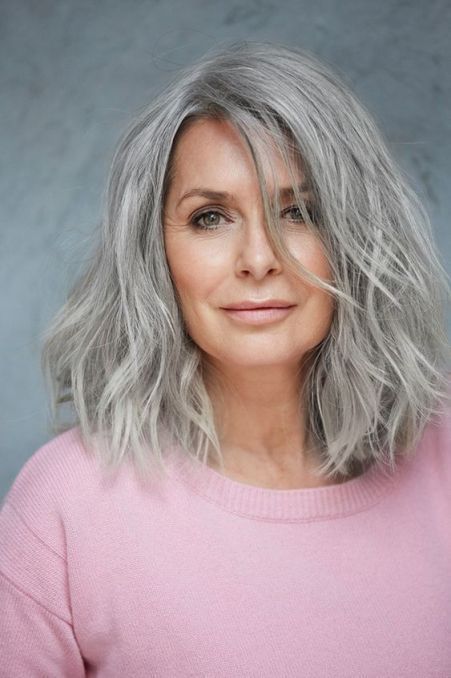 cabelos-grisalhos-curtos-femininos-2020-75_10 Cabelos grisalhos curtos femininos 2020