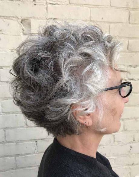 cabelos-grisalhos-curtos-femininos-2020-75_14 Cabelos grisalhos curtos femininos 2020