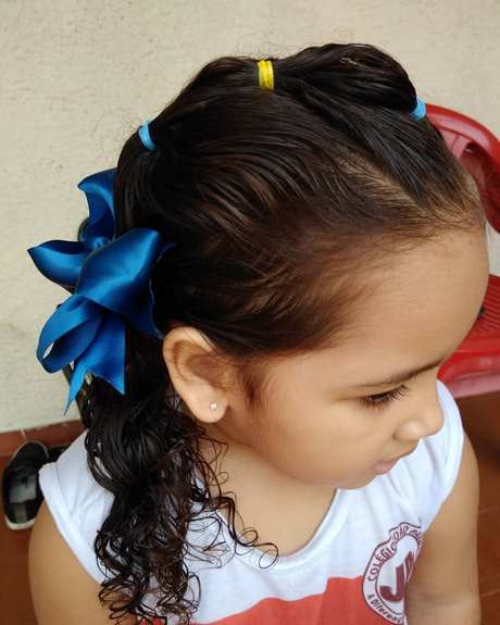 penteado-de-princesa-infantil-cabelo-cacheado-63_18 Penteado de princesa infantil cabelo cacheado
