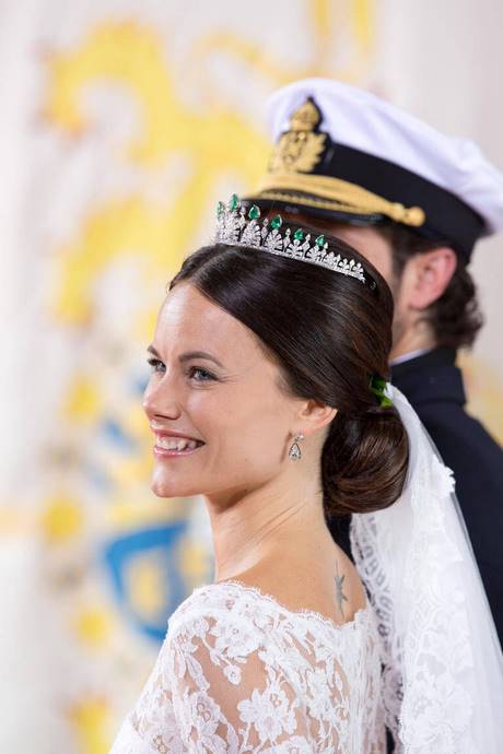 penteados-de-noiva-com-tiara-de-princesa-30_12 Penteados de noiva com tiara de princesa