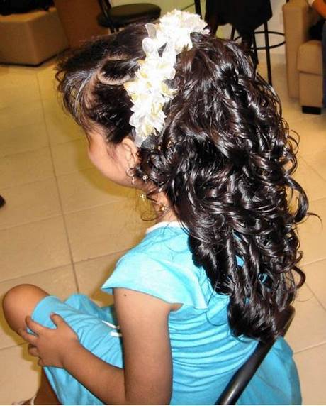 penteados-para-cabelos-cacheados-para-casamento-infantil-76_13 Penteados para cabelos cacheados para casamento infantil