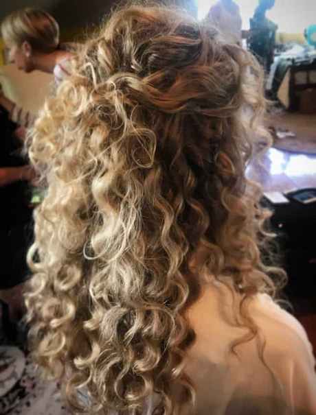 penteados-para-cabelos-ondulados-para-casamento-06_10 Penteados para cabelos ondulados para casamento