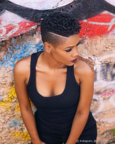 Corte de cabelo feminino curto afro