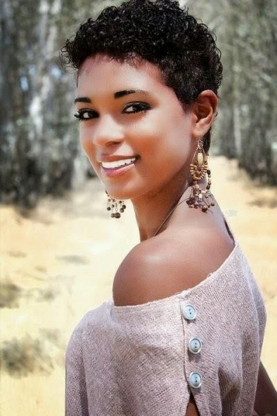 cabelos-afros-curtos-femininos-2021-27_2 Cabelos afros curtos femininos 2021