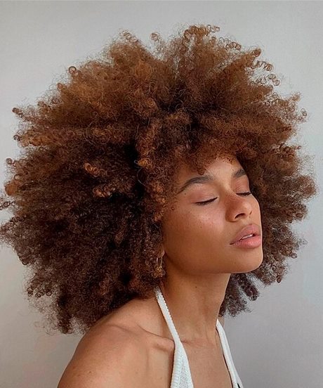 cabelos-afros-curtos-femininos-2023-94_2 Cabelos afros curtos femininos 2023