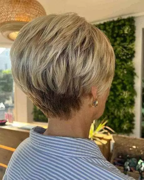cabelos-curtos-para-senhoras-de-60-anos-2023-56_9-18 Cabelos curtos para senhoras de 60 anos 2023