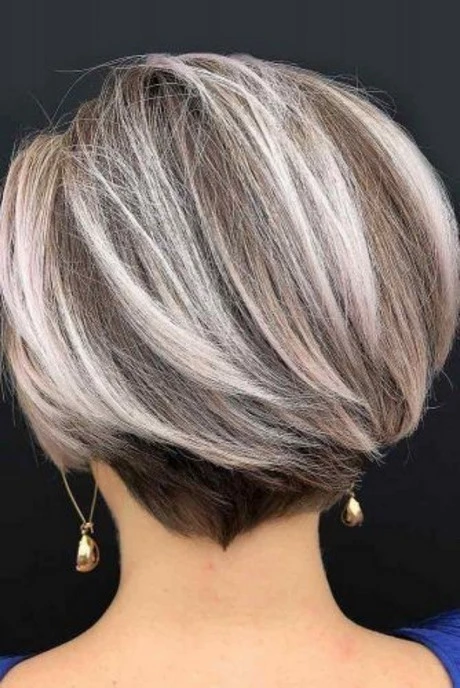 cabelos-grisalhos-femininos-2023-29_4-15 Cabelos grisalhos femininos 2023