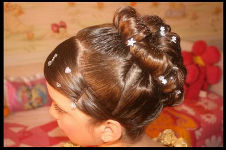 penteados-para-cabelos-cacheados-infantil-para-formatura-87_17 Penteados para cabelos cacheados infantil para formatura