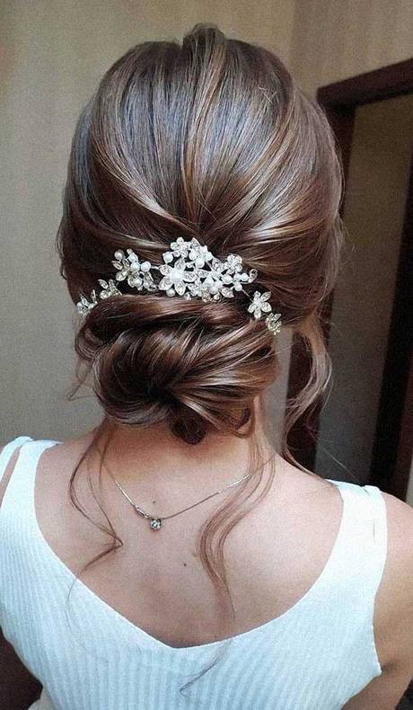 Penteado de noiva simples e bonito