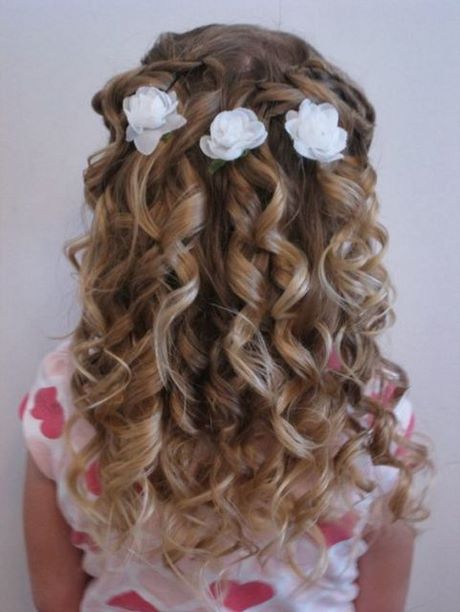 penteados-para-florista-de-casamento-cabelos-cacheados-05_12 Penteados para florista de casamento cabelos cacheados