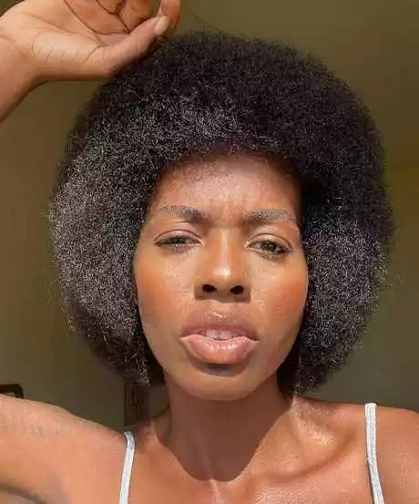 cabelos-afros-curtos-femininos-2024-30_12-6 Cabelos afros curtos femininos 2024